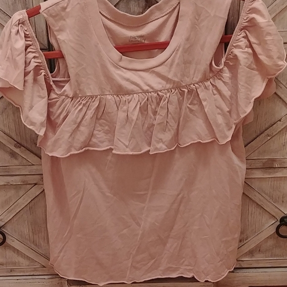 💥3/$15💥 FINAL price! Cold Shoulder ruffle top. - Picture 1 of 4